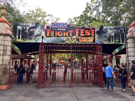 Fueling Up for a Roller Coaster Adventure: Best Pre-Ride Meals at Six Flags Magic Mountain